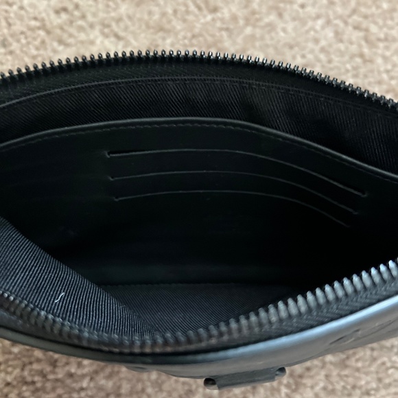 Pre-Owned Louis Vuitton Discovery Pochette - Picture 3 of 5